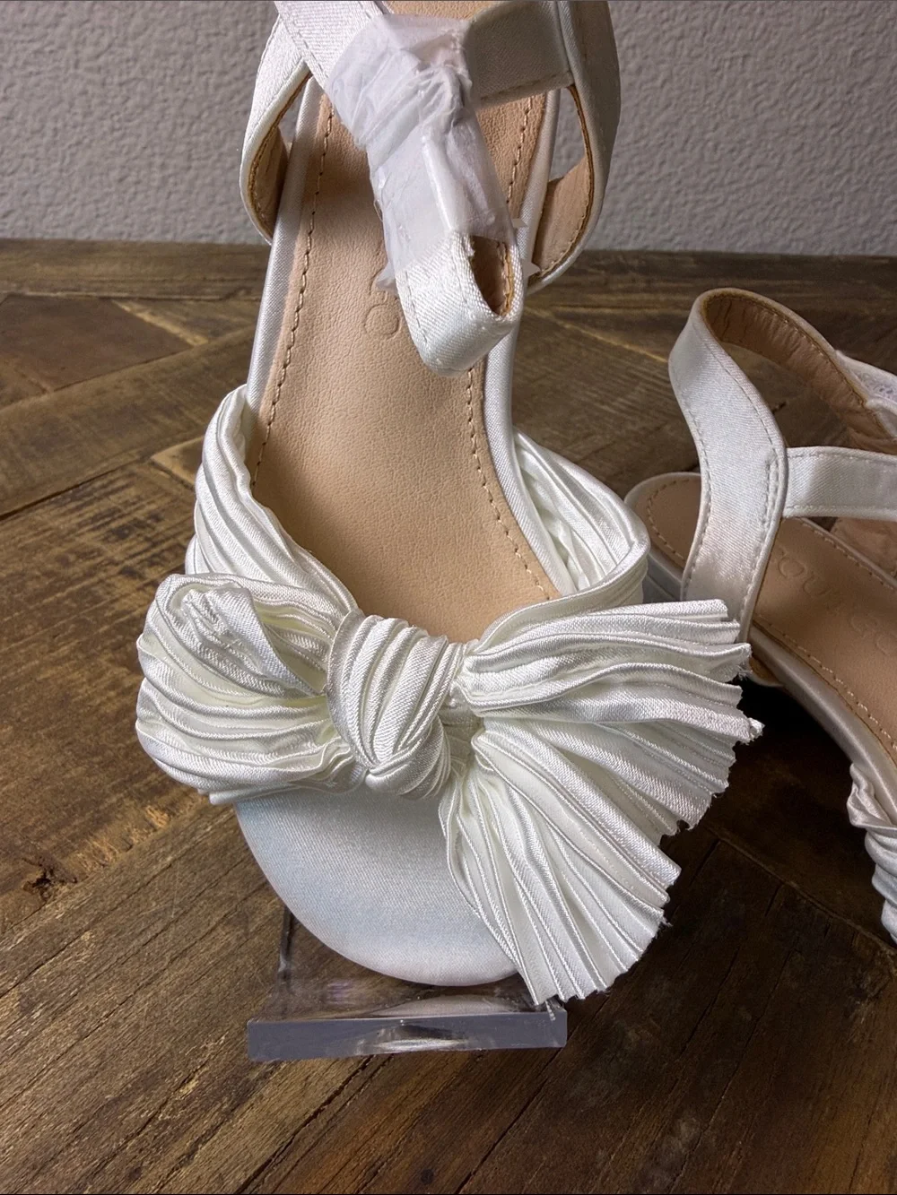 Size 10C Girls White Bow-Front Dress Sandals with Ankle Strap